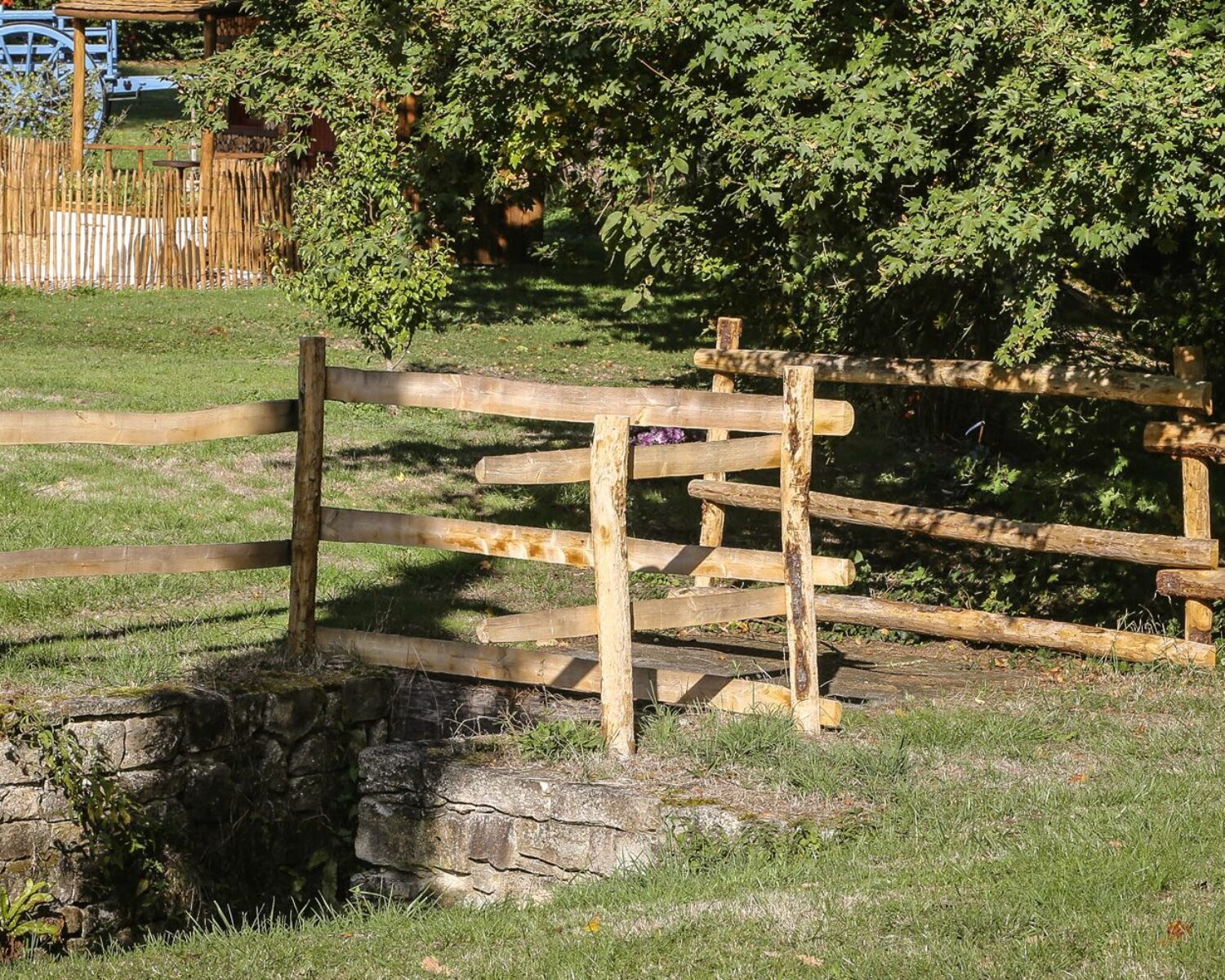 Clôture en piquets bois