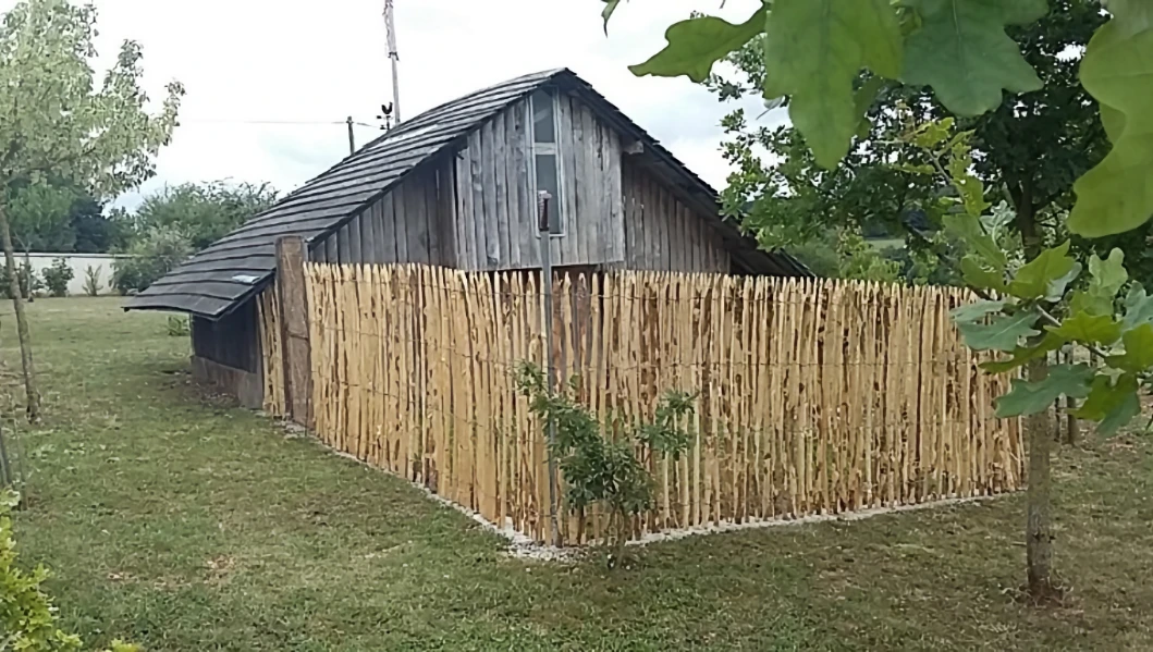 Ganivelle utilisée comme brise vue