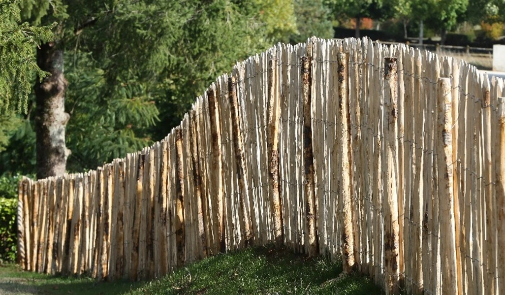 Ganivelle sur terrain ondulé