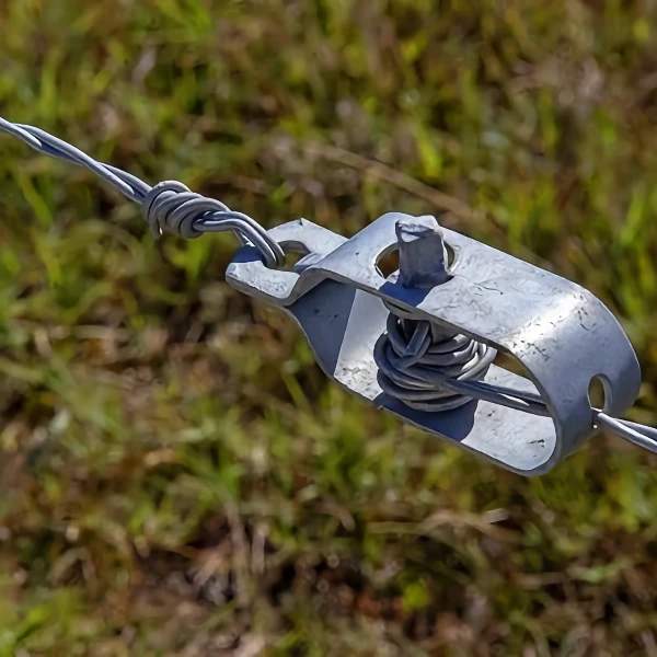 Tendeurs et fil de fer galvanisés pour installation de ganivelle