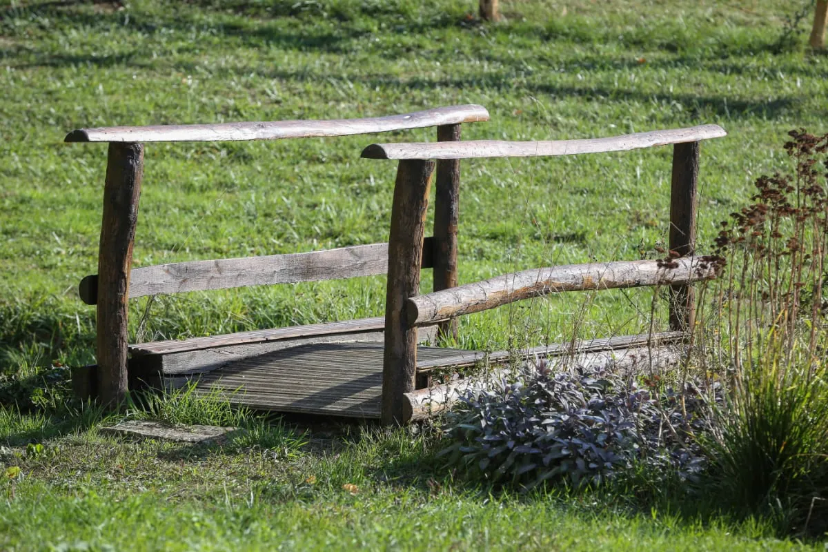 Piquets en bois pour le jardin et le paysagisme